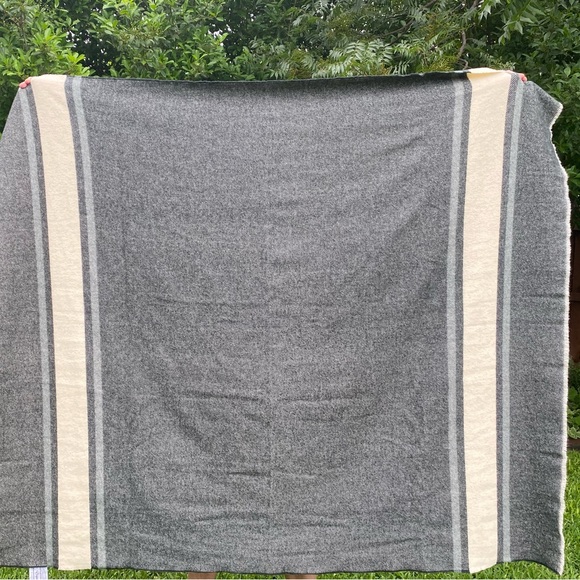 Origaudio Elliston Wool blend blanket with clip on carrier - Picture 7 of 16